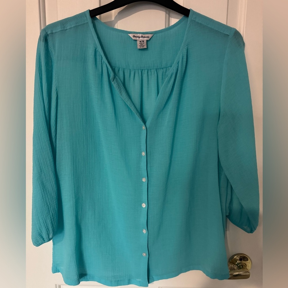 Tommy Bahama Women’s 100% Cotton Turquoise button down Blouse. 

Size medium.